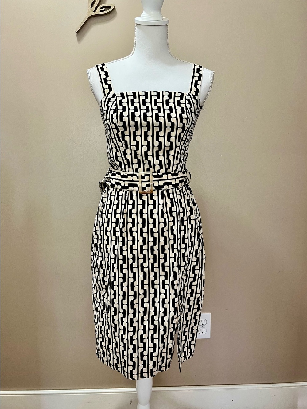 NWT Monteau Los Angeles Sleeveless Black and White  Belted Dress Size Medium